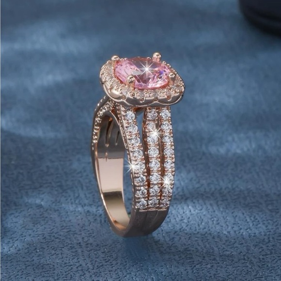 Rose gold pink cubic zirconia ring - Picture 3 of 5